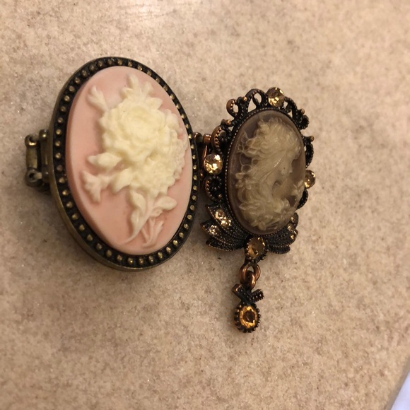 Vintage style cameo rings!! Sold as a pair! 💖💖 - Picture 5 of 5